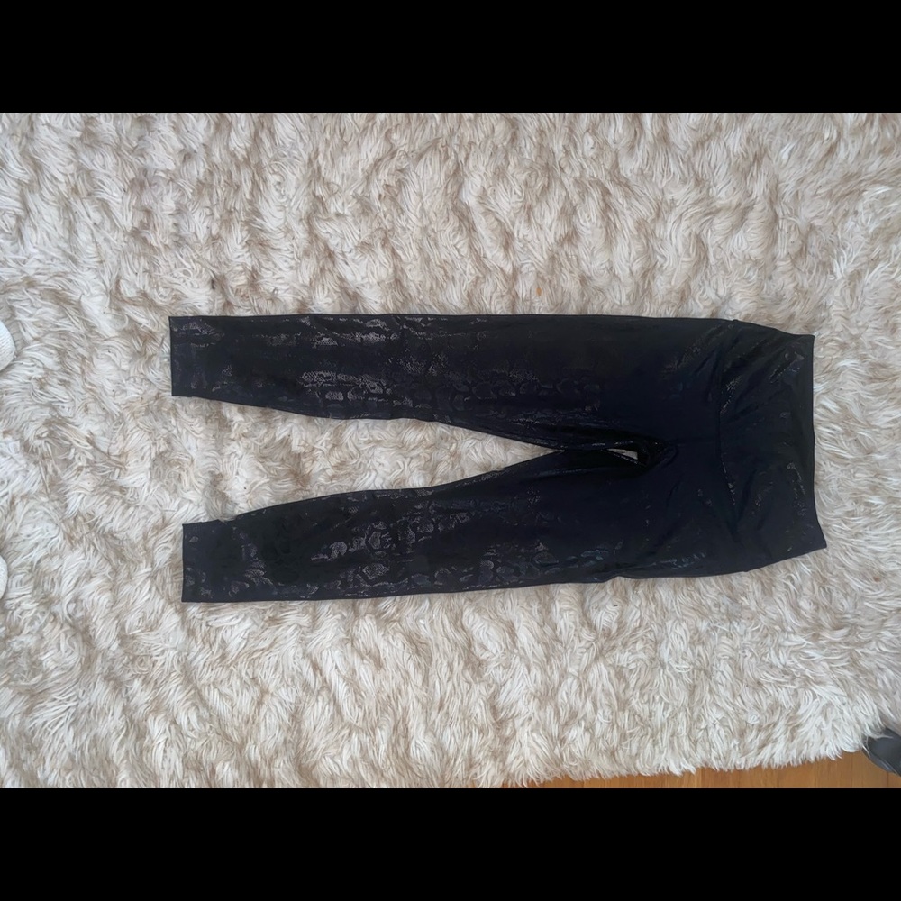 90’Degree Obsidian Snakeskin Foil UpLift Leggings - Picture 8 of 11